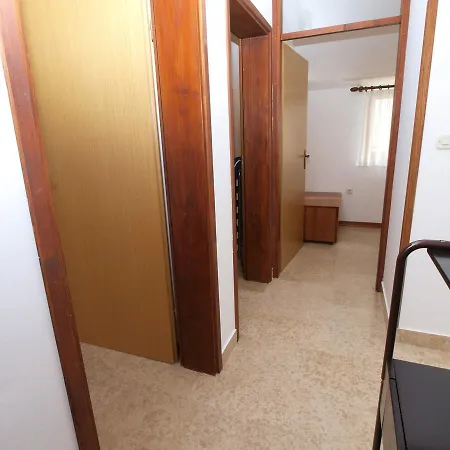 House 1058 * Pula