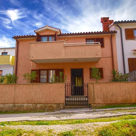 House 1058 * Pula