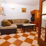 House 1058 * 普拉